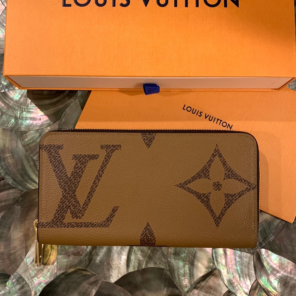Brand New Louis Vuitton Reverse Mono Monogram Giant Zippy Wallet